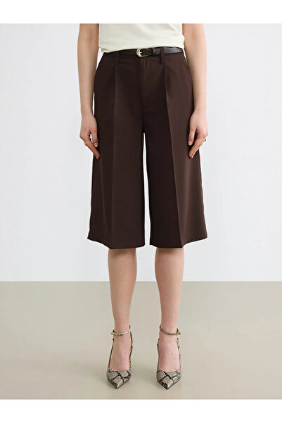 LC Waikiki Καφέ γυναικείο πλισέ σορτς με ζώνη στη μέση, σε γραμμή Bermuda