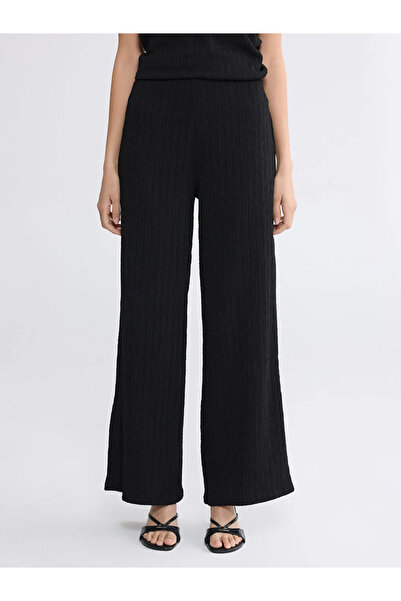 LC Waikiki Μαύρο γυναικείο παντελόνι με ελαστική μέση και ρίγες