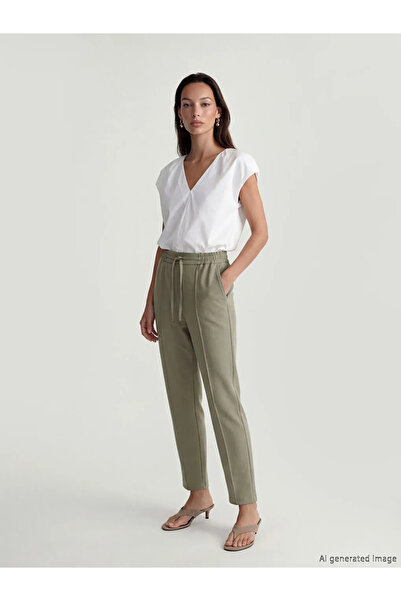 LC Waikiki Πράσινο γυναικείο παντελόνι με ελαστική μέση και κοπή καρότο