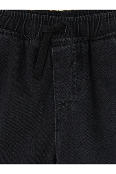 LC Waikiki Μαύρο ελαστικό σορτς τζιν για αγόρια με ελαστική μέση