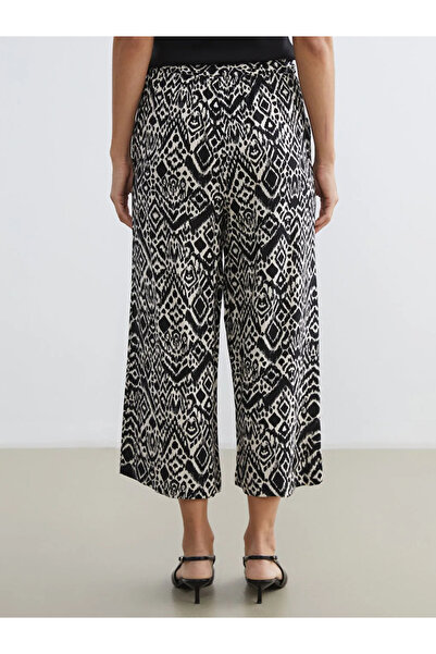 LC Waikiki Μαύρο ελαστικό στη μέση Με σχέδιο Γυναικείο Κάπρι