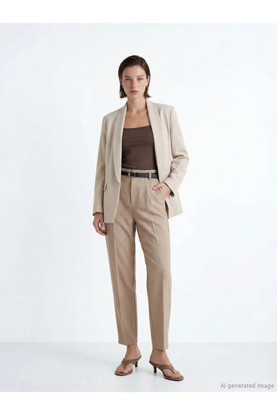 LC Waikiki Μπεζ γυναικείο παντελόνι από ύφασμα με πιέτες και ζώνη στη μέση