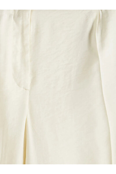 LC Waikiki Λευκό γυναικείο υφασμάτινο παντελόνι με ζώνη στη μέση