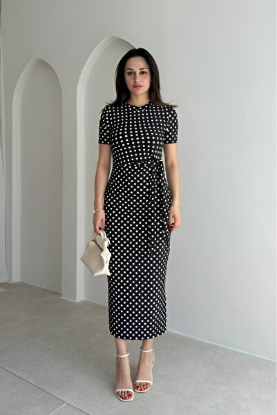 Varyete Γυναικείο φόρεμα με πουά, δετό στο πλάι και με σκίσιμο, μήκους μίντι