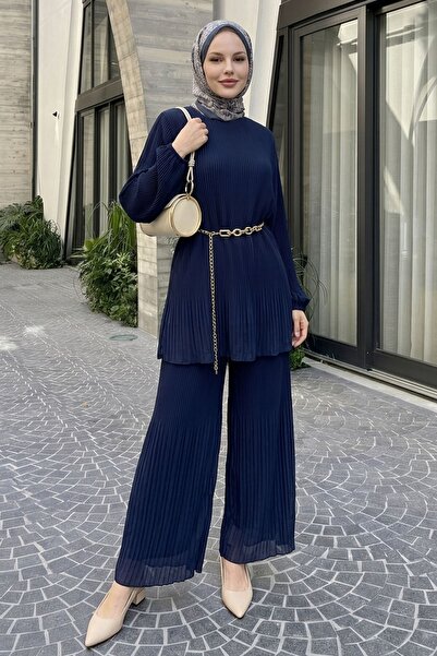 InStyle Σετ με φαρδύ παντελόνι και πλισέ σιφόν σε μπλε ναυτικό χρώμα