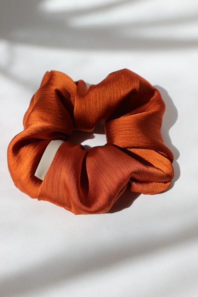 THE MOON Brick Color Scrunchie Hair Clip