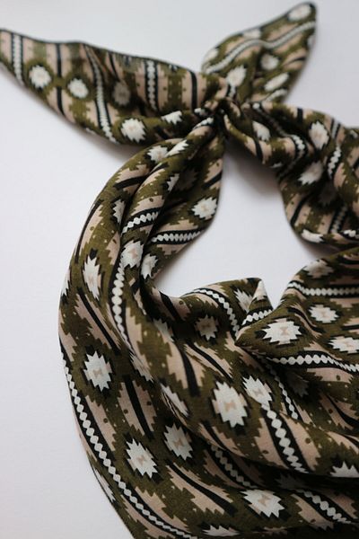 THE MOON Ethnic Kilim Motif Patterned Green Cotton Scarf