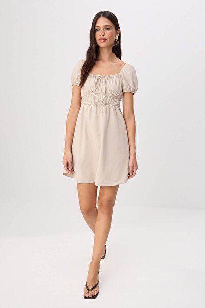 Συλλογή Trendyol Μπεζ ίσιο φόρεμα Με φόδρα κοντό / Μίνι Υφαντό TWOSS26EL00818