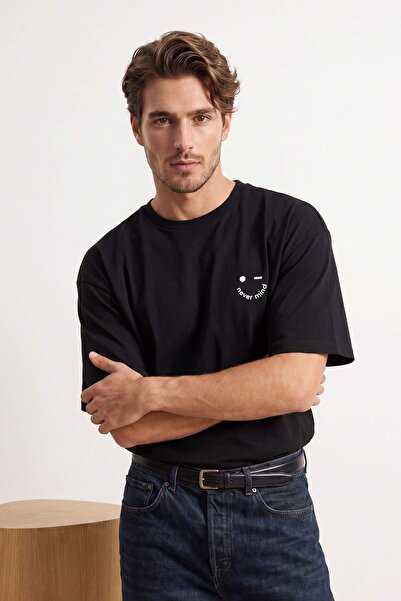 Συλλογή Trendyol Μαύρο T-Shirt Oversize/Φαρδιά Γραμμή με Κέντημα Σλόγκαν, 100...