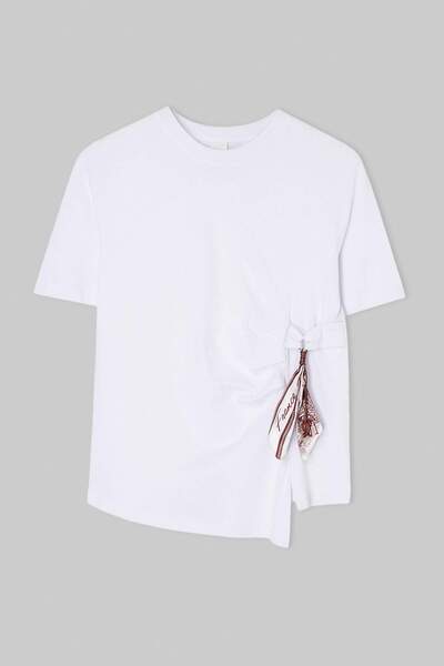 Trendyolmilla  Beyaz Yanı Fular Aksesuarlı Asimetrik T-Shirt TDRSS26TS00024