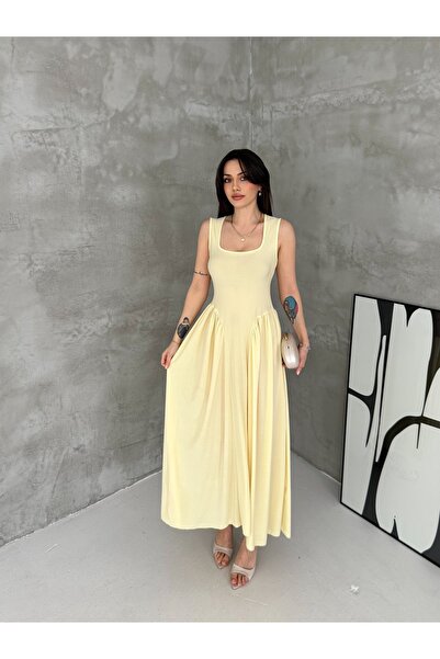 Noi Belis Πλεκτό φόρεμα με τετράγωνο γιακά, μάξι μήκος και λεπτομέρεια βολάν ...