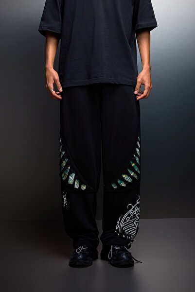 Slatra Ανδρική μαύρη φόρμα με στάμπα Spine Effect και φαρδιά γραμμή