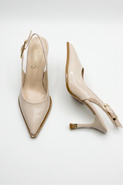 simplicity Μπεζ λουστρίνι με μυτερή μύτη, χοντρή σόλα, ανοιχτή πλάτη και χρυσ...