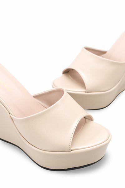 SNİCKER Beige Wedge Heel Full-Face Slippers Fancy