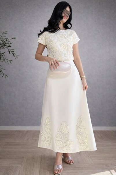 Led Elegant Beige Midi Set with Shimmering Embroidery Detailing
