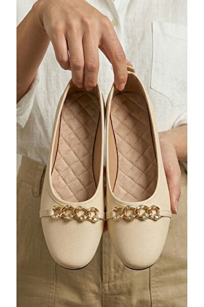 Beyond Γυναικεία Αλυσίδα Μπεζ Με πέτρινα αξεσουάρ Δερμάτινο Μπαλαρίνα 1εκ. BY...