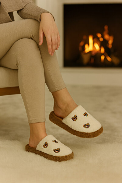Beyond Γυναικείες παντόφλες σπιτιού με κεντημένο βελούδινο αρκουδάκι καφέ BYN...
