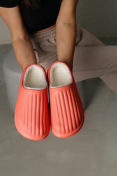 Beyond Γυναικείες παντόφλες σομόν Homey με μαλακή γούνα εσωτερικά, αδιάβροχες...