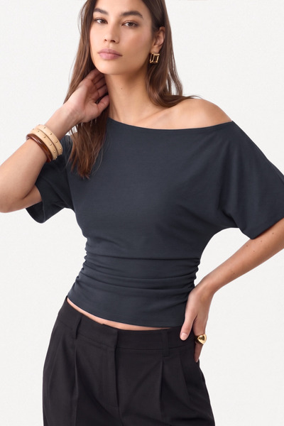 VODENS Καπνιστή ασύμμετρη μπλούζα με μανίκια νυχτερίδα από 97% βαμβάκι