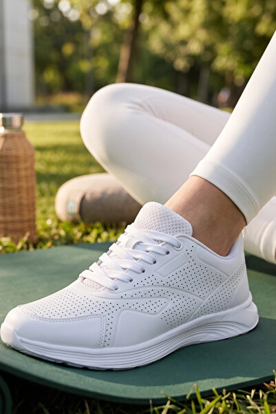 IN-STEP Urban Pure Comfort: Minimalist White Women's Sneakers