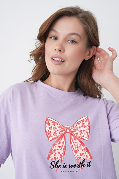 TREND EMMODA Tricou liliac cu imprimeu cu fundă roz, cu decolteu rotund, cu i...