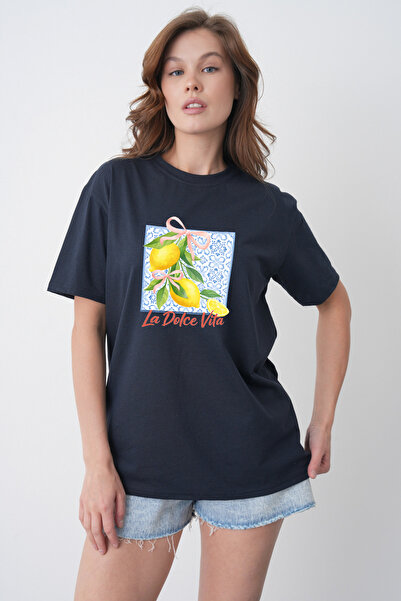 TREND EMMODA Tricou de damă în stil de vară La Dolce Vita, cu imprimeu cu lăm...