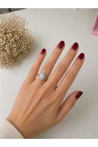 Lilith Takı Elegant Radiance 💎   Minimal Ring with Oval Stone |   Stylish & Timeless Design