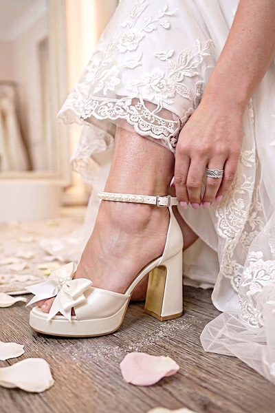 Modavien Γυναικεία νυφικά παπούτσια με φιόγκο εκρού πλατφόρμας 10 εκ.