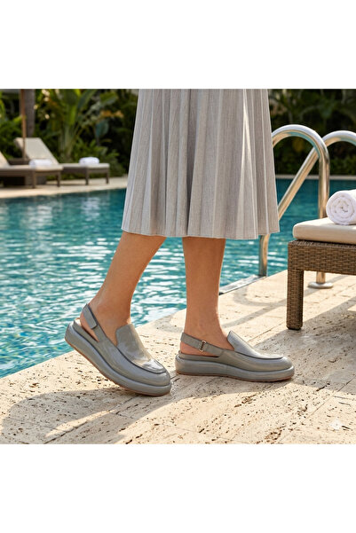 Oneka Shoes Women's Sandals Gray Cracked Patent Leather