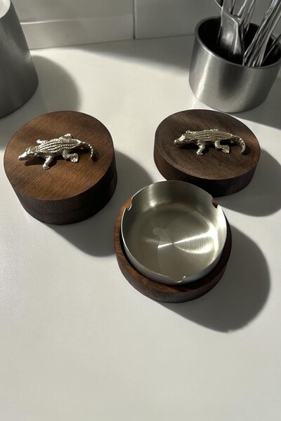 GİSVOL Set of 2 Metal Decorative Ashtrays with Wooden Crocodile Figures, Tabletop Ashtray, Dark Silver Crocodile