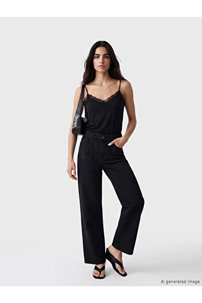 LC Waikiki Μαύρη μπλούζα με λαιμόκοψη V και λεπτομερή λουράκια Δαντέλα