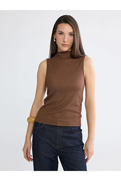 LC Waikiki Καφέ μπλούζα με υφή και όρθιο γιακά