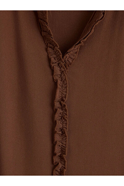 LC Waikiki Καφέ μπλούζα με βολάν σε σχήμα V