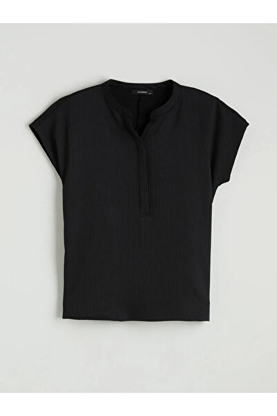 LC Waikiki Μαύρη μπλούζα με υφή και γιακά κατάμακρο