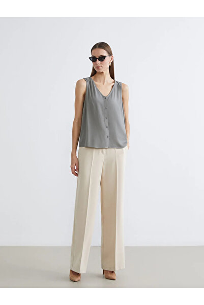 LC Waikiki Χακί μπλούζα με V-λαιμόκοψη και υφή