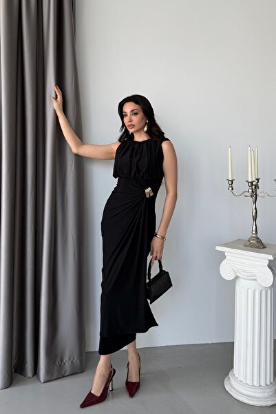 Serica Moda Μαύρο φόρεμα μίντι με λεπτομέρειες και αξεσουάρ