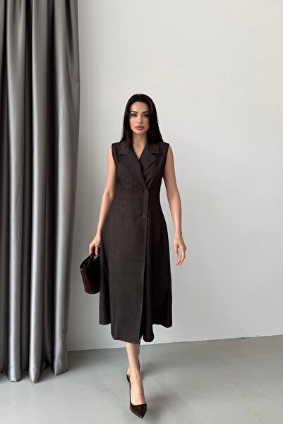 Serica Moda Καφέ διπλόστηθο αμάνικο φόρεμα μίντι με κουμπιά