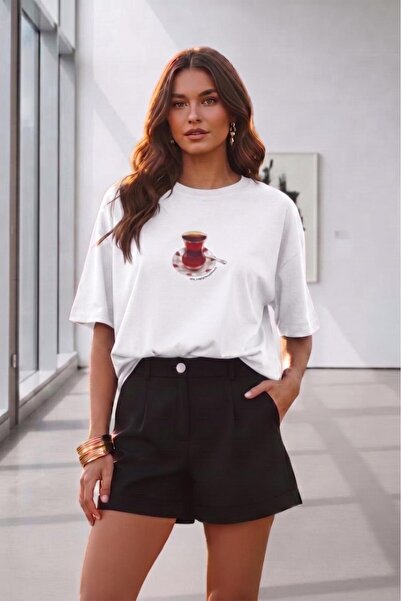 CAST COLLECTİON Γυναικείο λευκό τσάι είναι ο κύριος χαρακτήρας με στάμπα με φ...