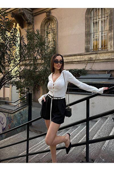 BLUSS Γυναικείο πλεκτό μίνι σορτς με ζώνη και ψηλόμεσο πλισέ