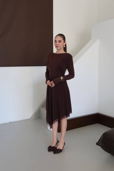 manoire Asimetrik Kesim Dantel Detay Midi Elbise
