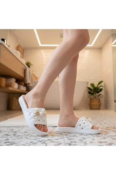 OEM Women's cheerful Slipper with a Patterned , with a Platform Sole, made of...
