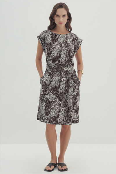 Naramaxx Φόρεμα μίντι με φύλλα σχέδιασμανε και εφαρμόστηκαν " (The "και εφαρμ...