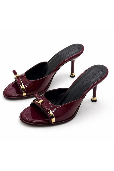 PATRON SHOES نعال نسائية من الجلد اللامع بكعب رفيع مع تفاصيل ذهبية، نعال أنيق...