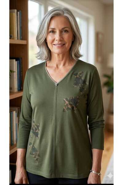 Aylin ΜΠΛΟΥΖΑ ΜΕ ΛΟΥΡΑΚΙΑ ΣΤΗΝ ΠΡΟΣΟΨΗ, ΜΕ ΜΑΚΡΙΑ ΜΑΝΙΚΙΑ ΚΑΙ ΛΟΥΡΑΚΙΑ ΣΤΗΝ Π...