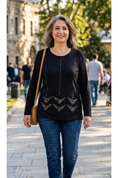 Aylin ΜΑΚΡΥΜΑΝΙΚΗ ΜΠΛΟΥΖΑ ΜΕ ΣΤΡΟΓΓΥΛΗ ΛΑΙΜΟΥΡΓΙΑ, ΚΕΝΤΗΜΕΝΗ ΣΤΟ ΜΠΡΟΣΤΙΝΟ ΜΕ...