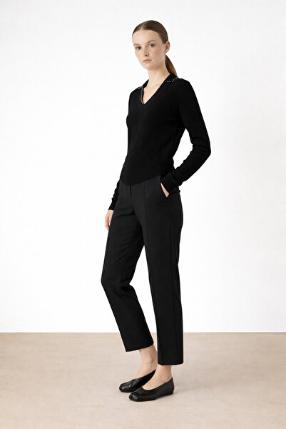 Triko Mısırlı Black Women's Sweater with Pearl Detail on the Collar