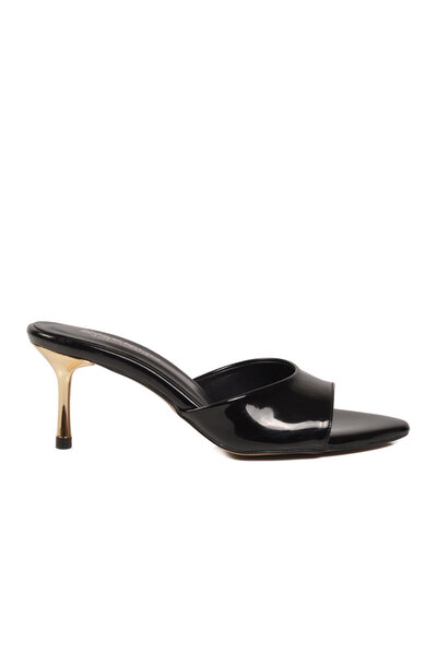 AYAKMOD Μαύρες γυναικείες παντόφλες από λουστρίνι με λεπτό τακούνι 336601 Z