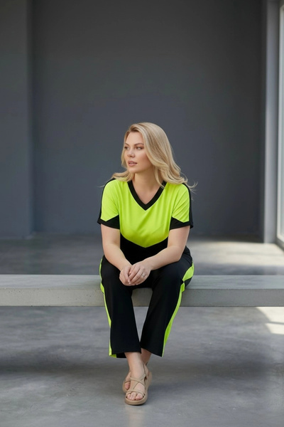 aytemas Σετ με λεπτομέρειες σε χρώμα νέον