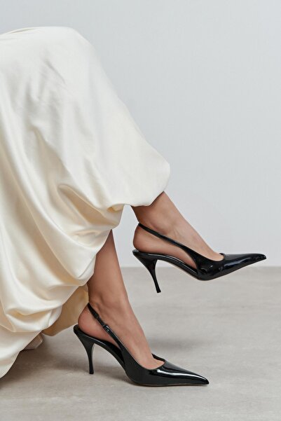 NİŞANTAŞI SHOES Γυναικεία παπούτσια με τακούνι Mehru από μαύρο λουστρίνι με λ...