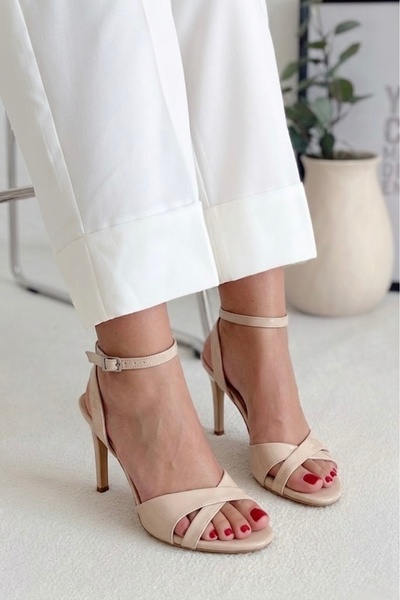 POLKA STORE Κομψά γυναικεία παπούτσια με ψηλό τακούνι και λεπτομέρεια με χιασ...